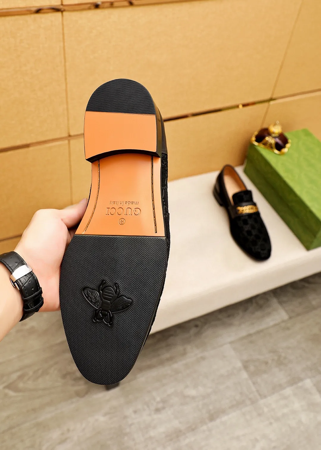 Men's shoes 💰460 💐 Product trademark: GUCCI "Gucci" casual leather shoes Regular size: 38-44 (45.46.47🉑️Customized) Product materials: Selected imported first-layer frosted calfskin embossed upper + classic hardware buckle, imported cowhide leather lining. Strong three-dimensional visual effect, combined outsole Color: 1⃣️color optional